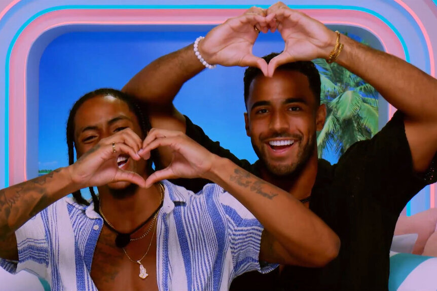 Kordell and Kendall from Love Island USA hold up heart hands