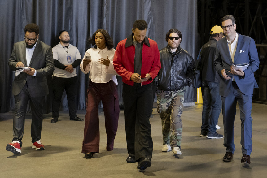 [L-R] Ego Nwodim, Stephen Curry and Adam Pally in Mr. Throwback