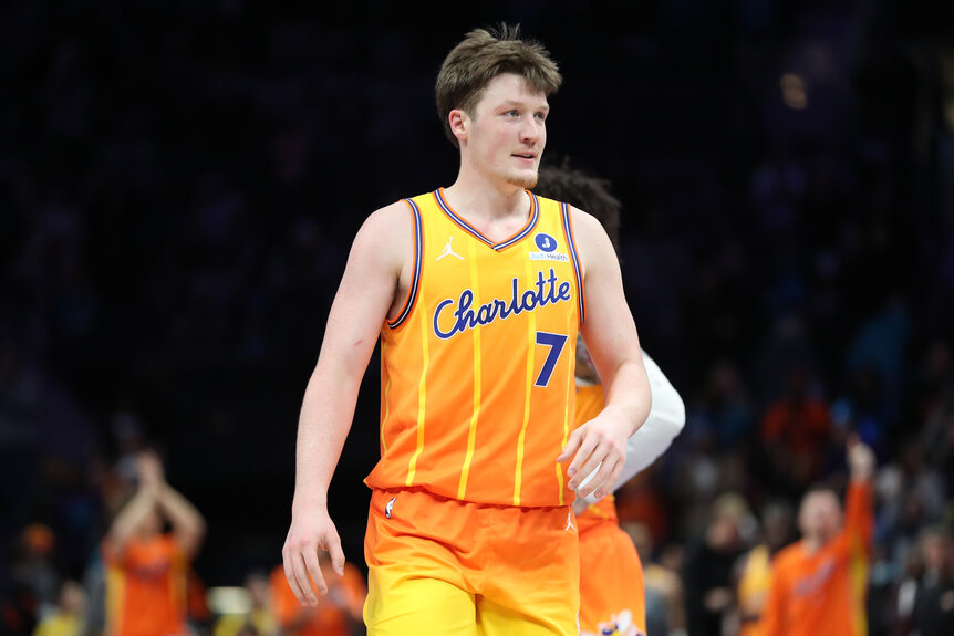 Kon Knueppel on a basketball court playing against the Washington Wizards