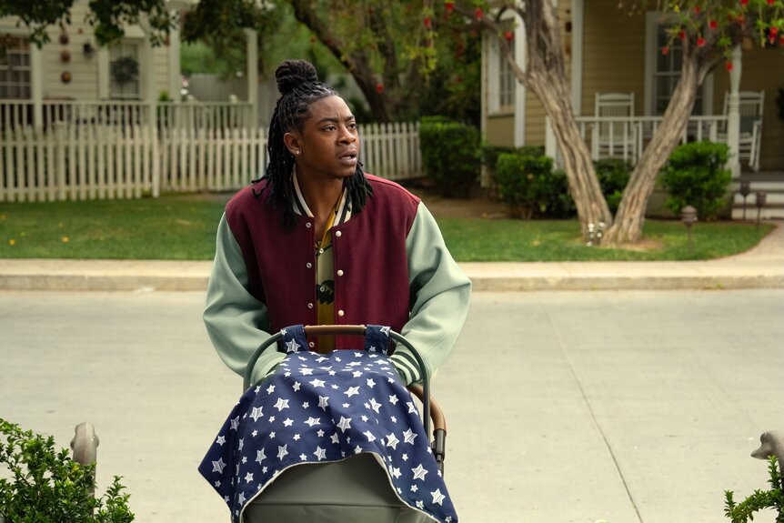 Lanston (RJ Cyler) pushes a stroller on The 'Burbs Episode 106.