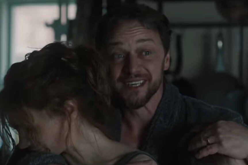 Paddy (James McAvoy) holds Louise Dalton (Mackenzie Davis) in Speak No Evil (2024).