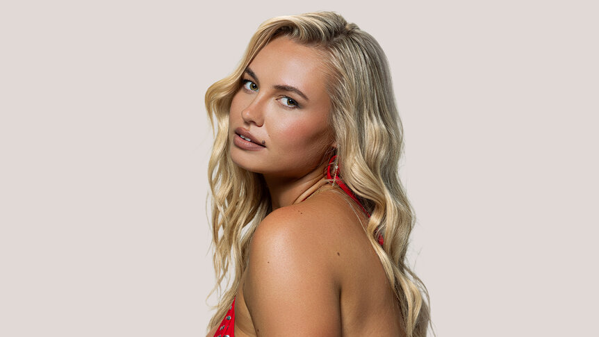 Jen's first love island usa portrait